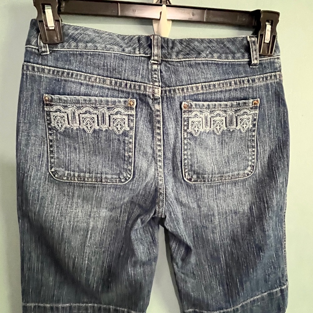 SELLING WHITE HOUSE BLACK MARKET JEAN SHORT SIZE SMALL CONDITION:USED - Picture 11 of 16